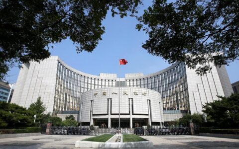 中国央行逾四年首度调降七天逆回购利率 逆周期调节发力